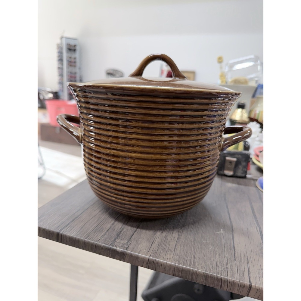 Artimino Brown Ribbed Stoneware Bean Pot Looks New